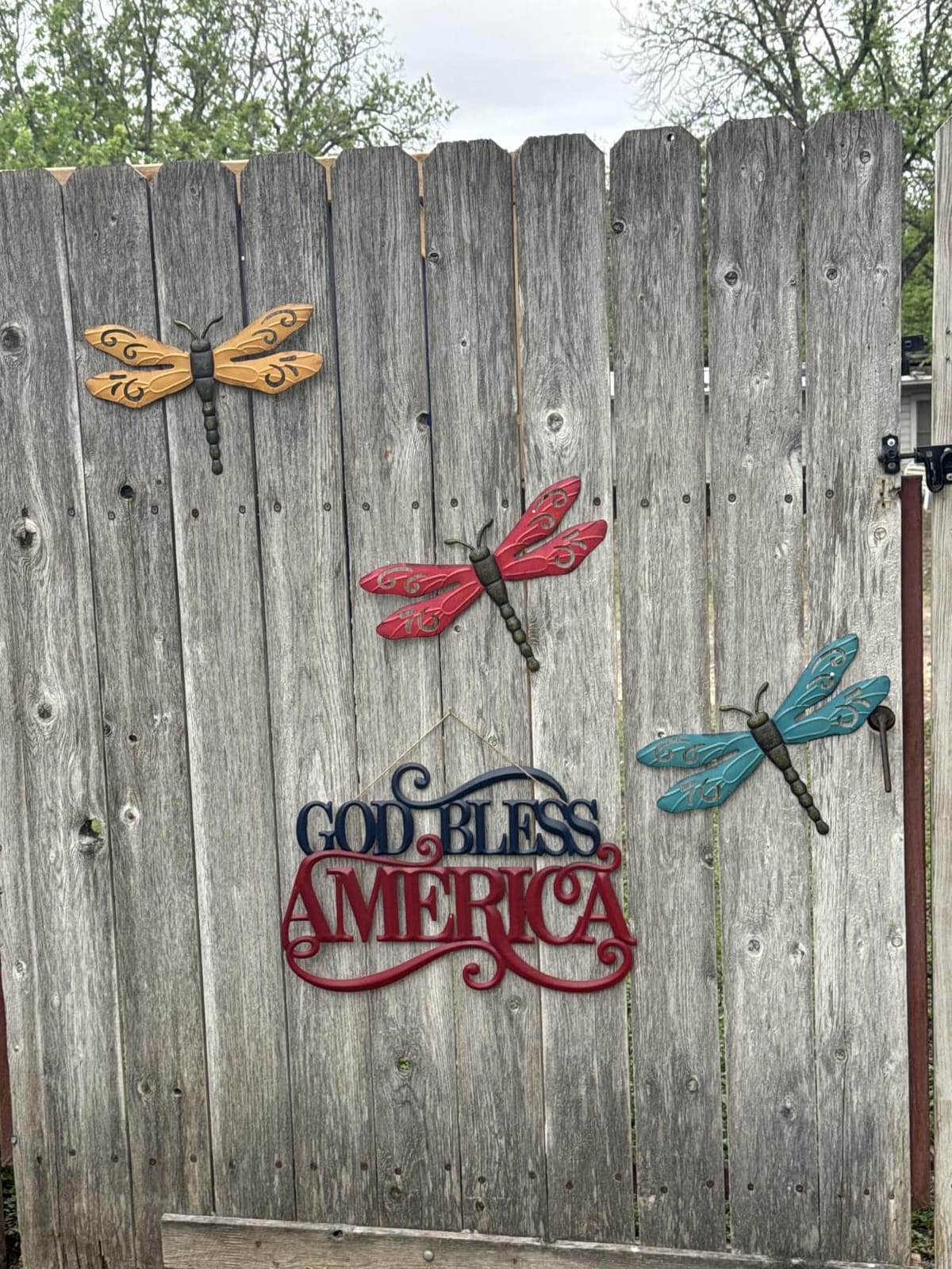Metal Dragonfly Wall Decor Outdoor Garden Fence Art,Hanging Decorations for Living Room, Bedroom, 3 Pack customer photo 1