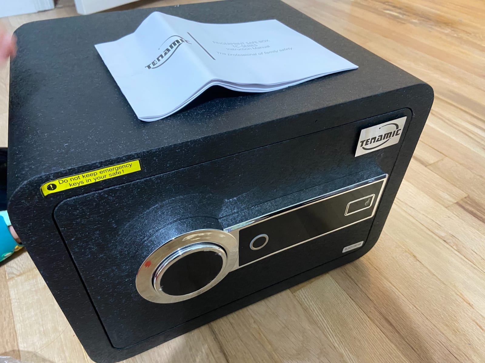 Tenamic Biometric Fingerprint Safe Box 0.85 Cubic Feet Fireproof Waterproof Safe Box with Induction Light and Leather, Solid Alloy Steel Office Hotel Home Cabinet Safe, Black customer photo 2