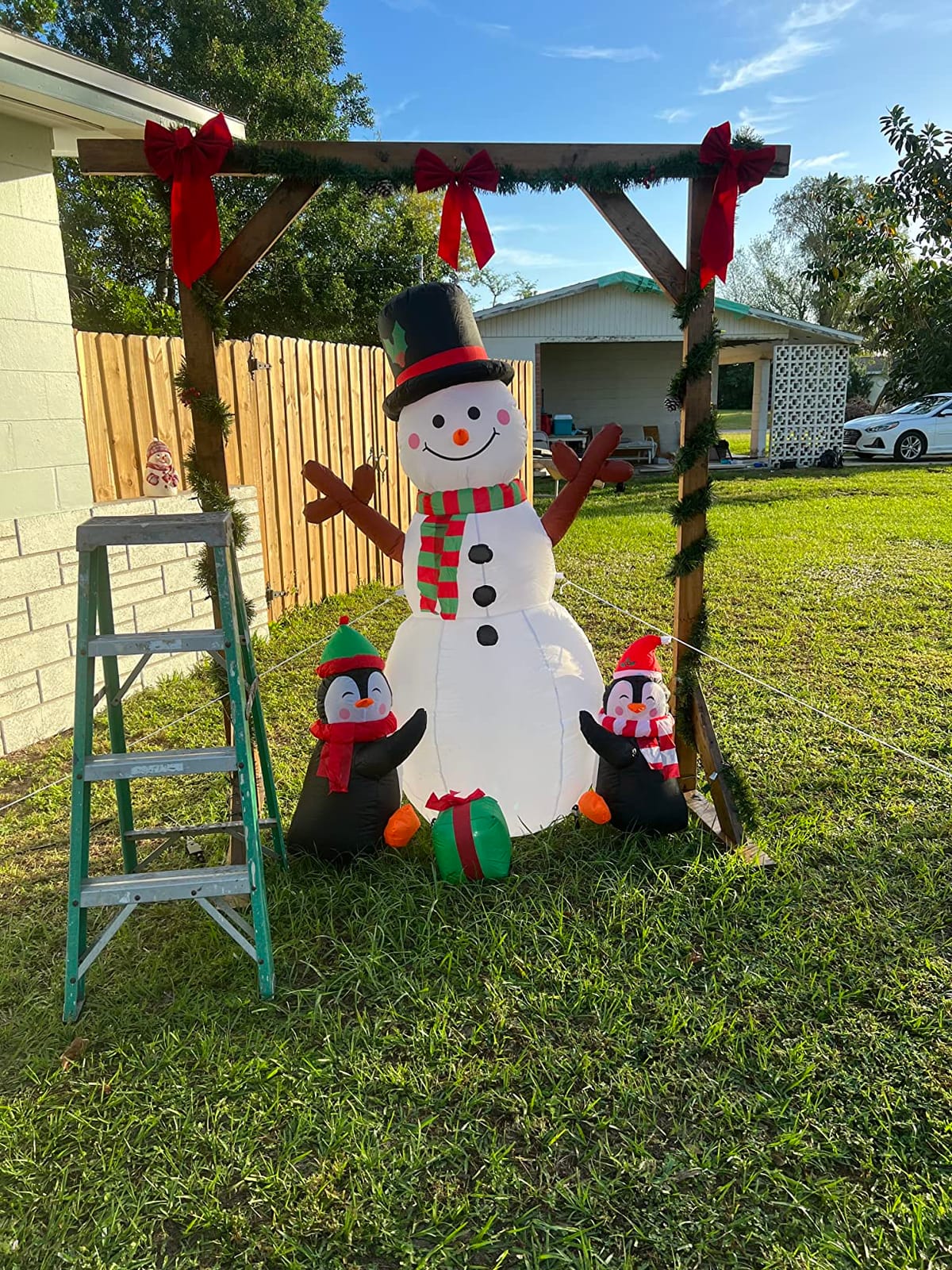 OurWarm 6ft Christmas Inflatables Christmas Decorations Outdoor, Inflatable Snowman Penguin Blow Up Yard Decorations with Rotating LED Lights for Indoor Outdoor Christmas Decorations Yard Garden Decor customer photo 1