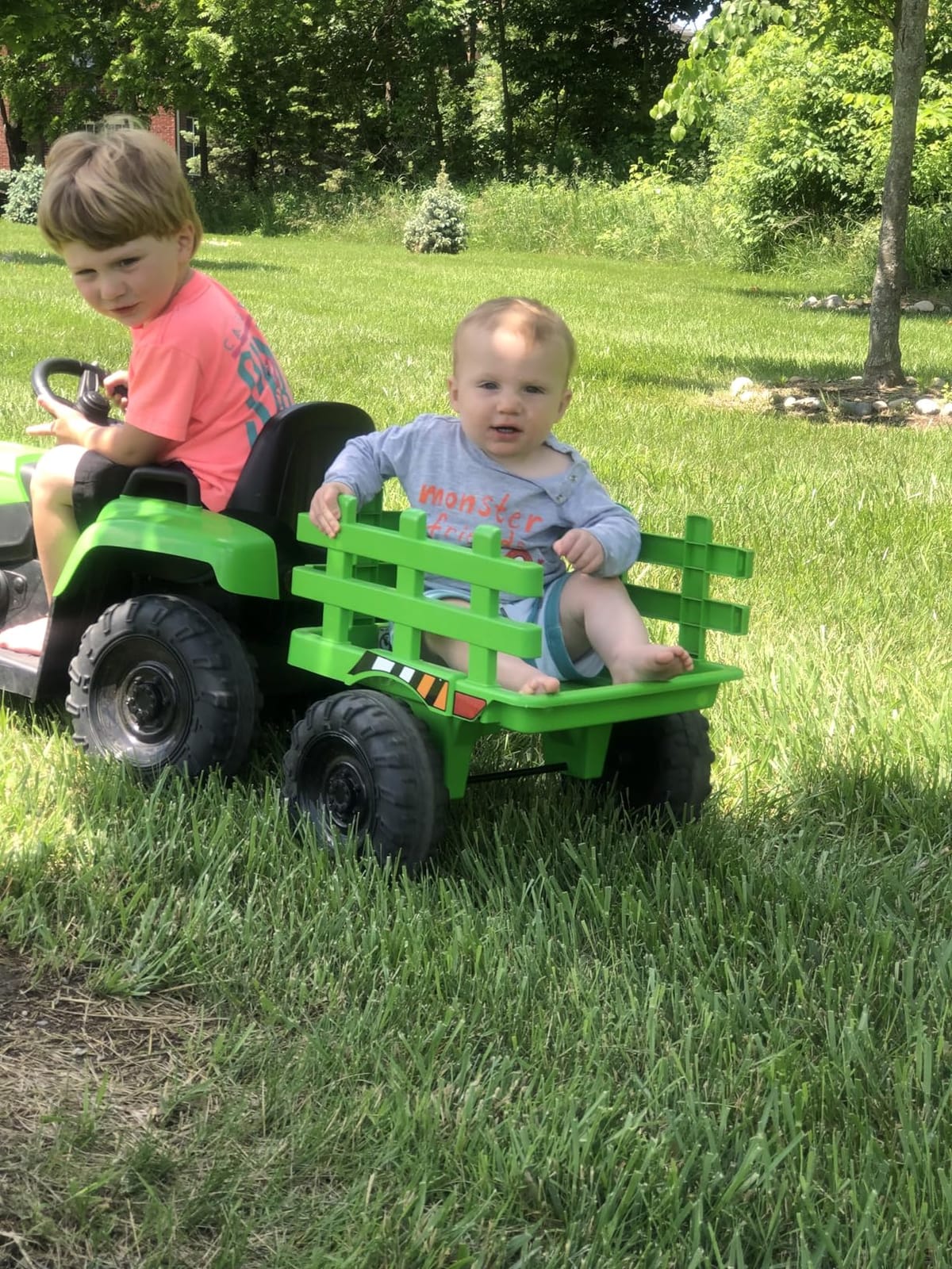 TOBBI 12V Kids Electric Tractor with Trailer, Toddlers Ride On Car to Drive customer photo 1