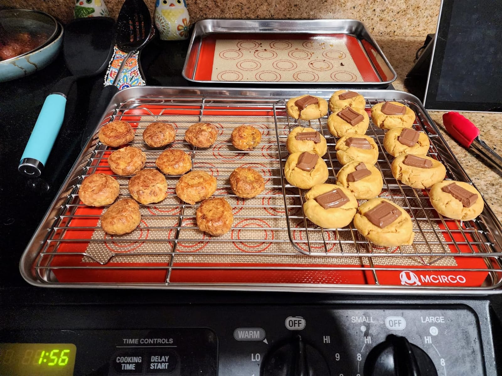 M MCIRCO Baking Sheet with Cooling Rack, Baking Mat Set, Set of 9 customer photo 1