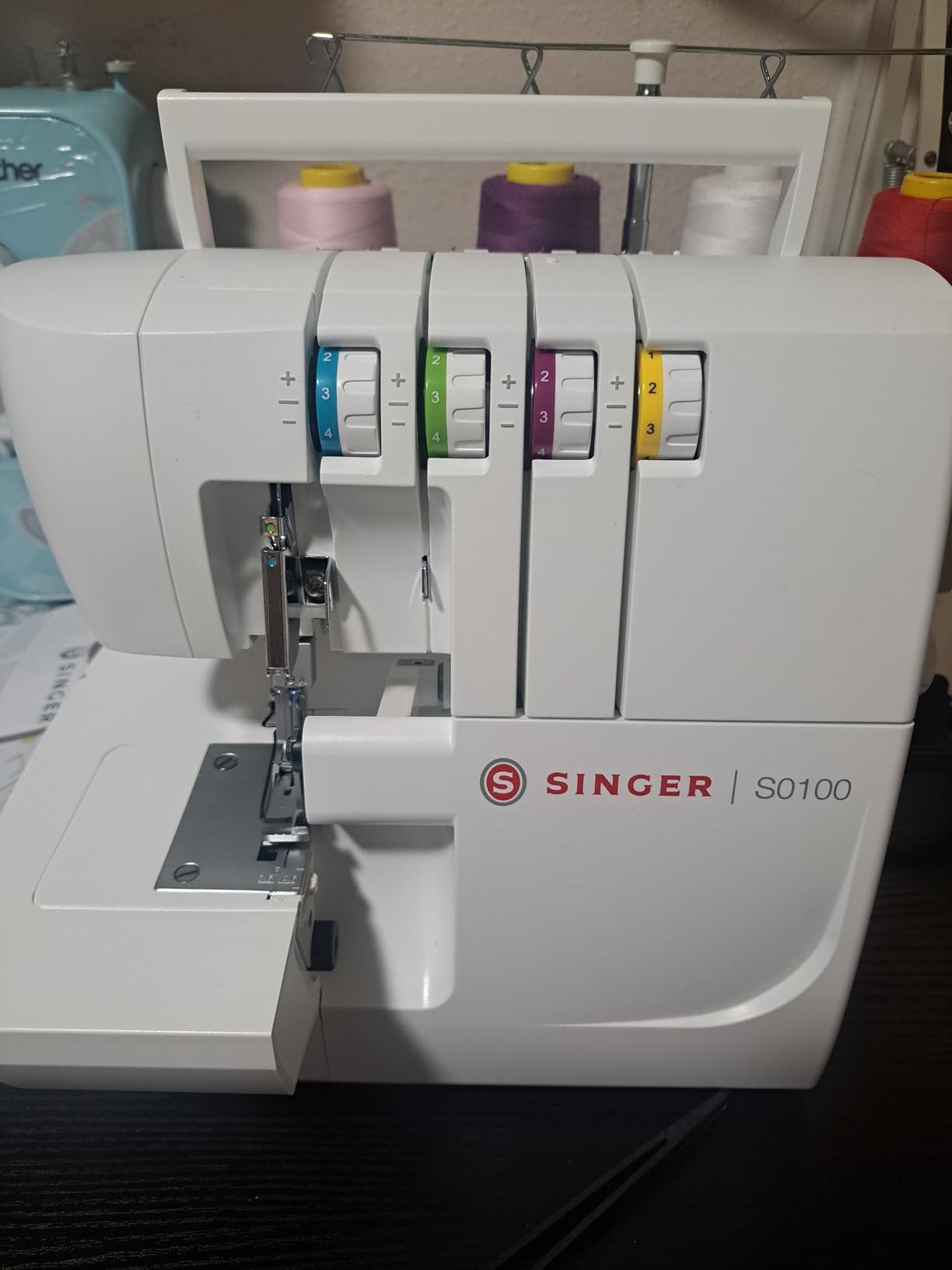 SINGER® S0100 High Speed Serger Overlock Machine, 2-3-4 Thread Capability customer photo 1