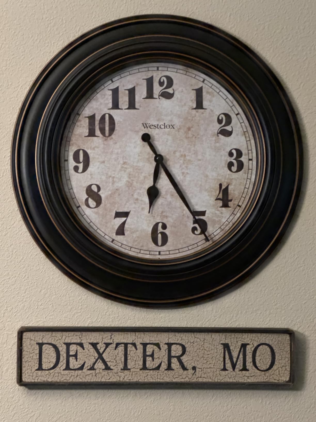 Westclox Traditional Large Wall Clock Battery-Operated Clock for Living Room, Bedroom, Office | Ideal Housewarming Gift (20 Inch, Rustwood) customer photo 1