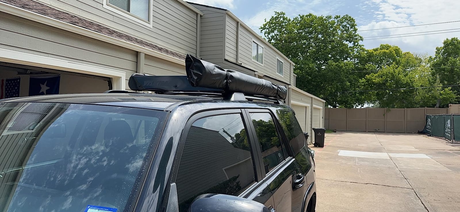 Yakima 6.5 Foot Lightweight Roof Mounted Awning with Included SKS Lock, Easy to Pitch, and Super Simple Attachment System, OverNOut - Medium customer photo 1