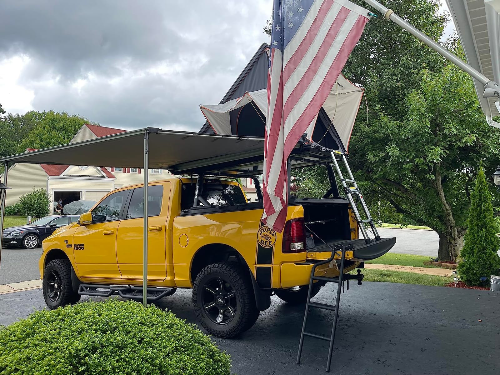 Yakima 6.5 Foot Lightweight Roof Mounted Awning with Included SKS Lock, Easy to Pitch, and Super Simple Attachment System, OverNOut - Medium customer photo 2