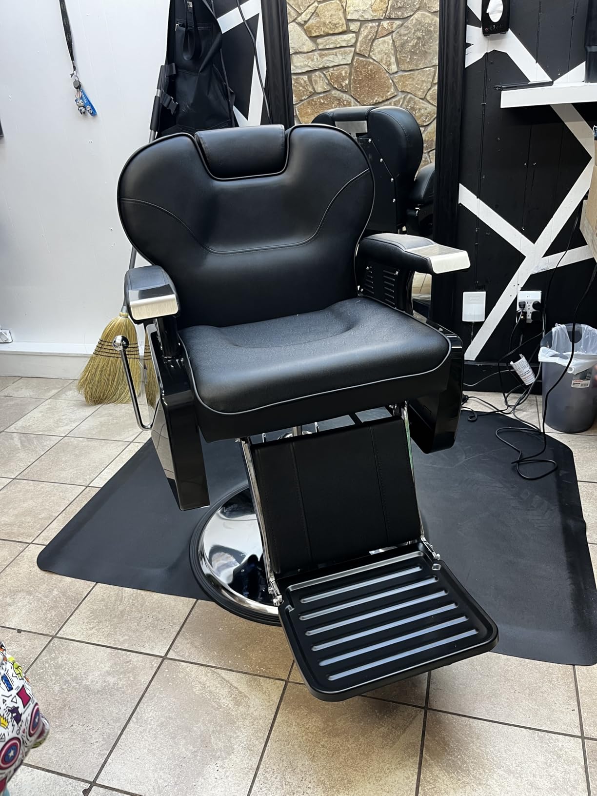 OmySalon All Purpose Hydraulic Barber Chair Recline 360 Degree Swivel Height Adjustable Heavy Duty Hairdresser Chair Beauty Salon Spa Tattoo Styling Equipment customer photo 2