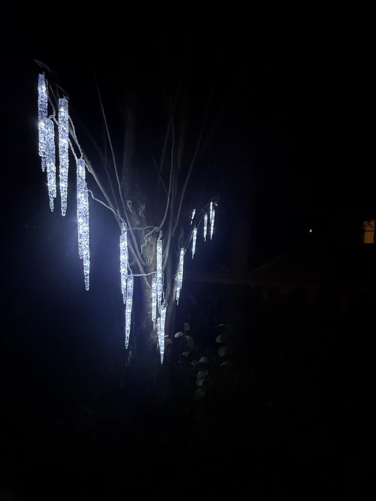 Minetom Icicle Lights Outdoor with Clips, 20ft 100 LED 20 Tubes Twinkling White Christmas String Lights, Connectable Waterproof Hanging Icicle String Light Plug in for Eave Holiday Outdoor customer photo 1