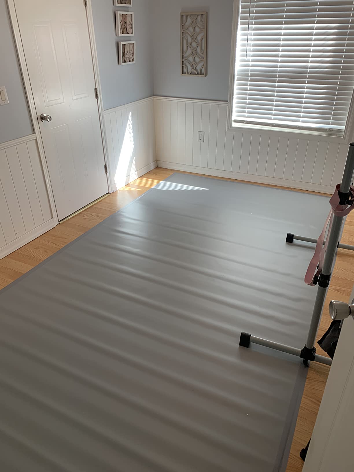 VEVOR Dance Floor Roll 6.6x9.8ft, 0.06in Thick PVC Vinyl Dance Floor Mat, Black/Grey Reversible Non-Slip Dance Practice Floor for Ballet & Jazz Pop Lyrical Style customer photo 1