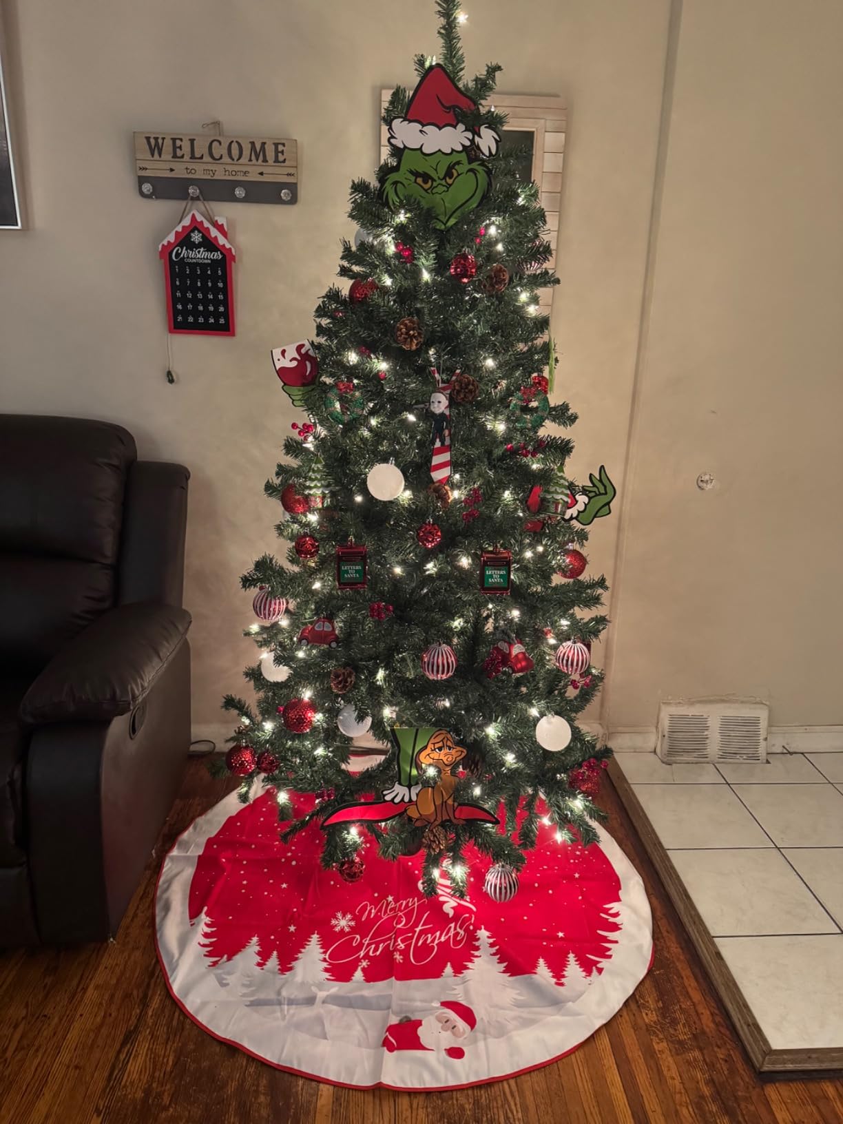 Christmas Tree Skirt Red Xmas Tree Ornaments for White Soft Plush Christmas Tree Mat with Snowy Pattern for Decorations Holiday Party 48 inches customer photo 1