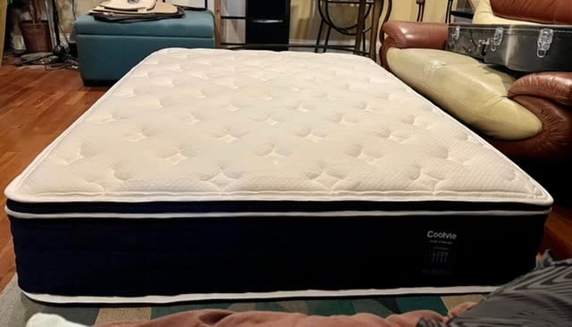 Coolvie Queen Mattress 12 Inch, Medium Firm Feel with Motion Isolation customer photo 1