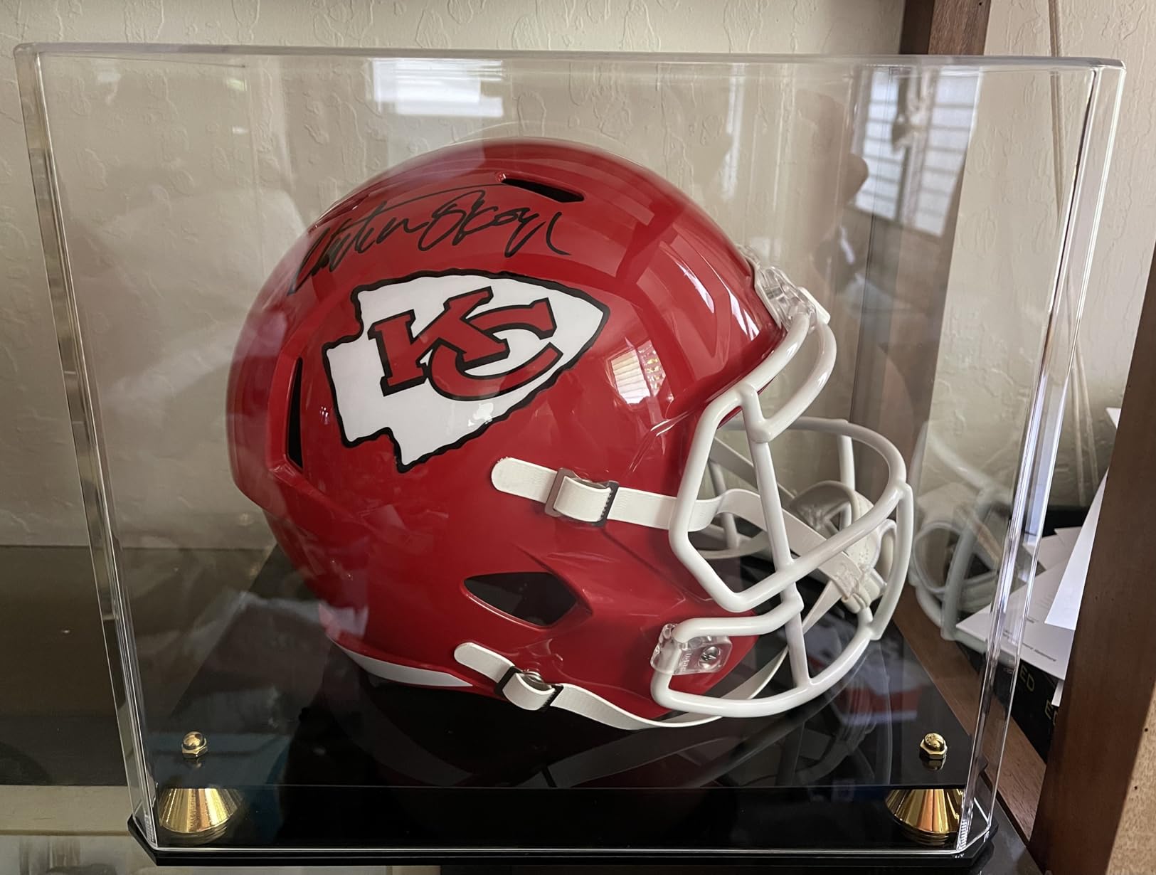 Pro Collector's Football Helmet Display Case Stand aslo fits Full Size Baseball, Ice Hockey, Motorcycle Helmets, One-Piece-Cover for Better Seal, Showcase with 98% UV Protection customer photo 2