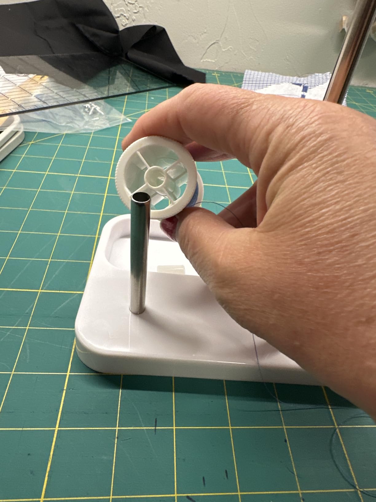 New brothread Light Weight Thread Stand -Black customer photo 1