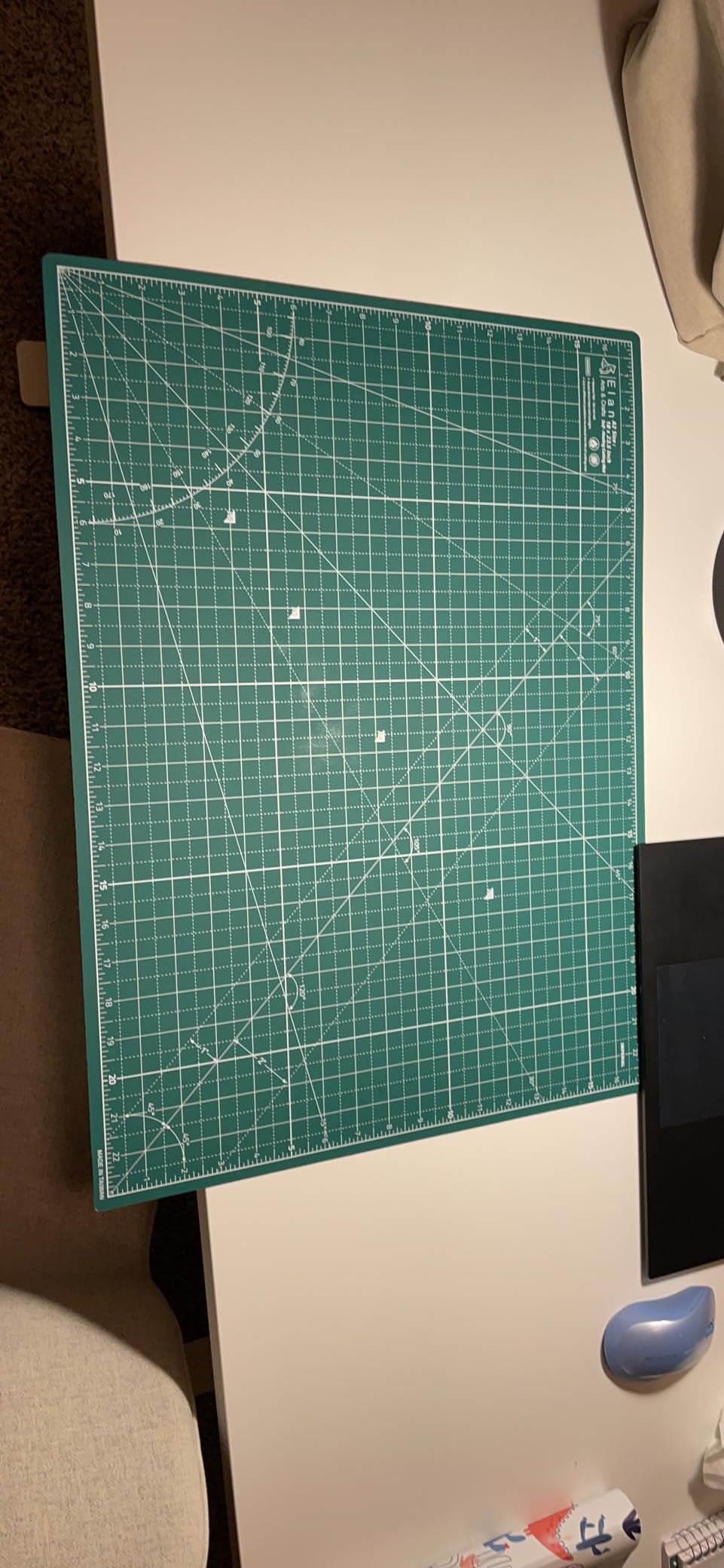 Elan Cutting Mat A2 Green, Self Healing Cutting Mat 18x24 Inch, 5-Ply Craft Board Green, Hobby Board for Crafts 18x24 Inch customer photo 1