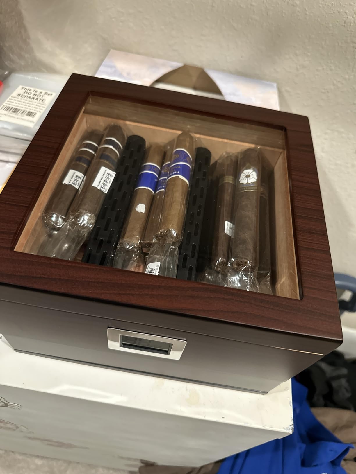 CASE ELEGANCE Belmont Glass Top Humidor - Brown, Holds 30-60 Cigars customer photo 2