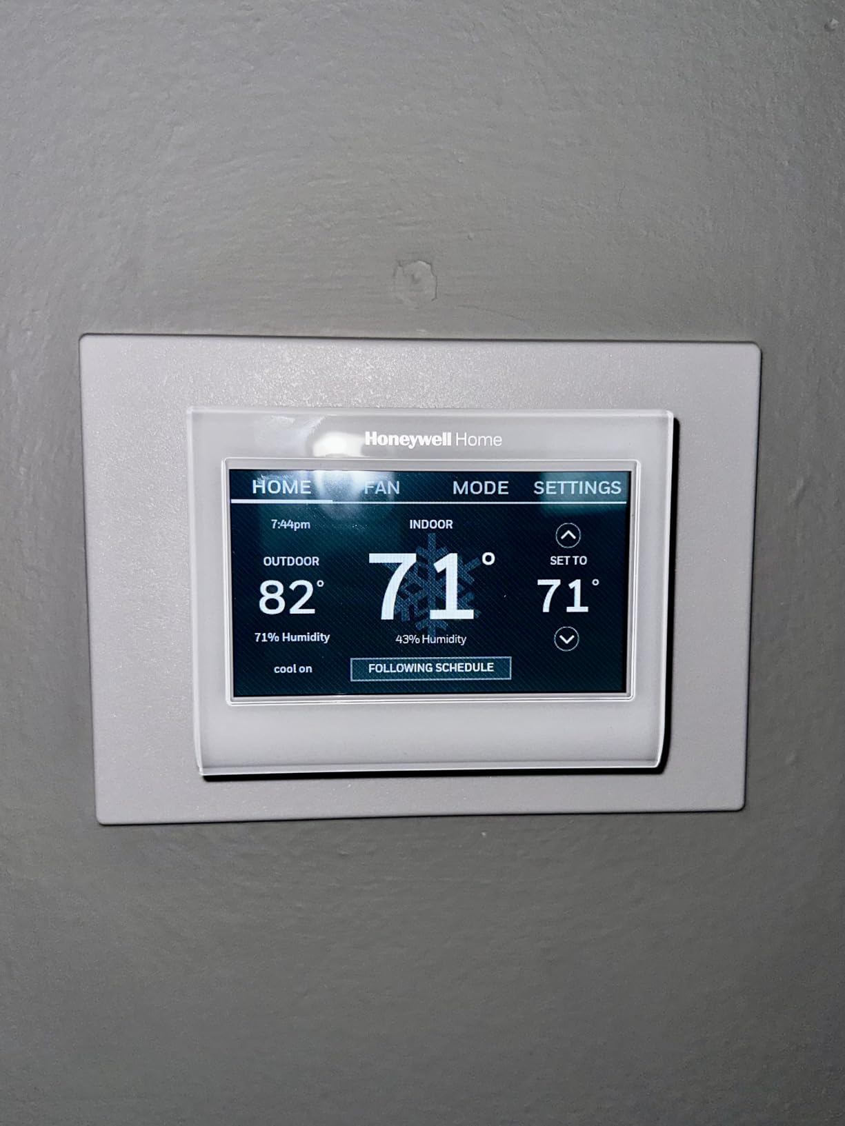 Honeywell Home RTH9600WF Smart Color Thermostat ENERGY STAR Wi-Fi Programmable Touchscreen Alexa Ready - C-Wire Required customer photo 1