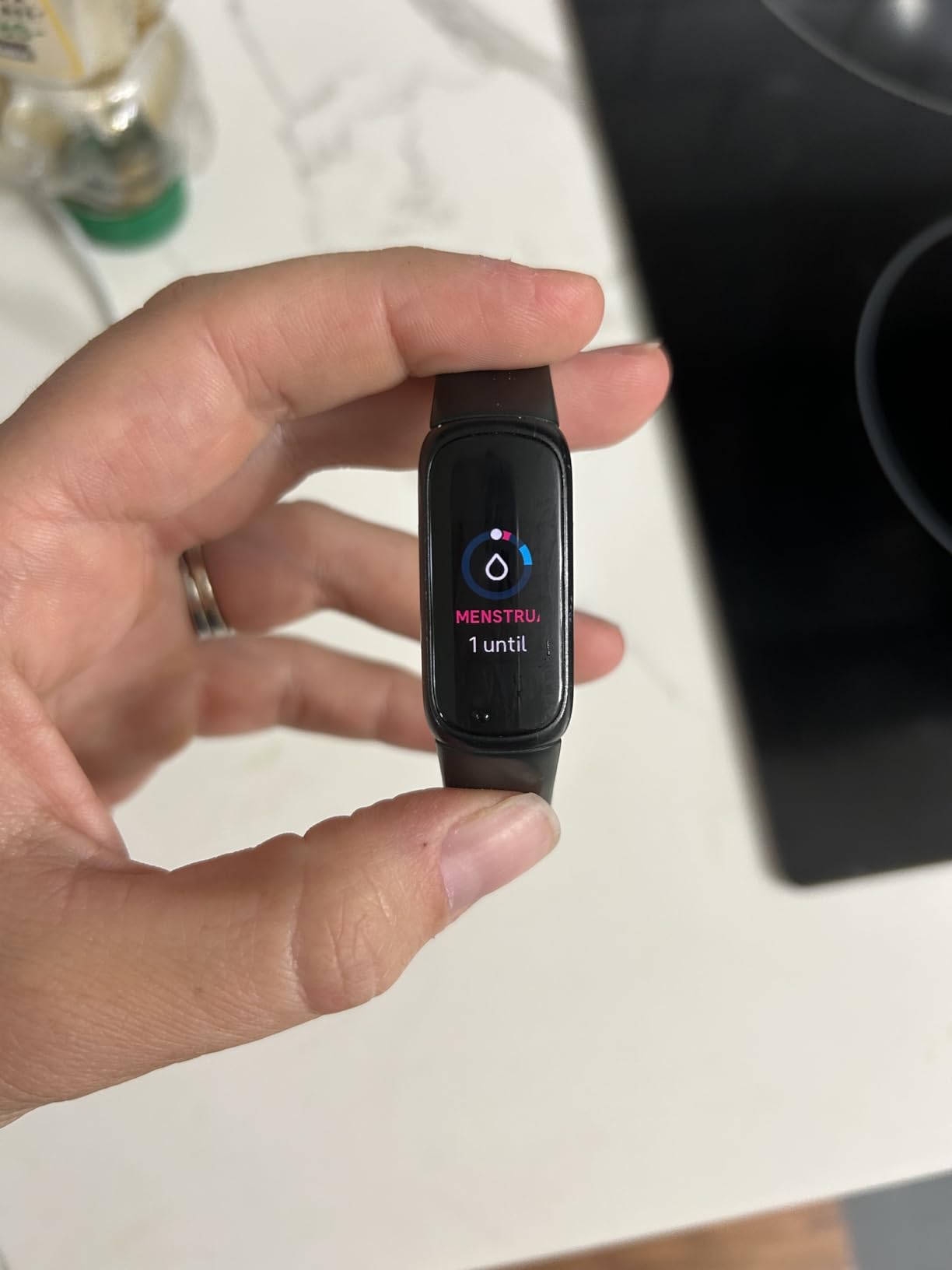 Fitbit Inspire 3 Fitness Tracker – Advanced Health Insights with Stress Management, Workout Intensity & Sleep Tracking, 24/7 Heart Rate, Includes Small and Large Classic Bands (Midnight Zen/Black) customer photo 1
