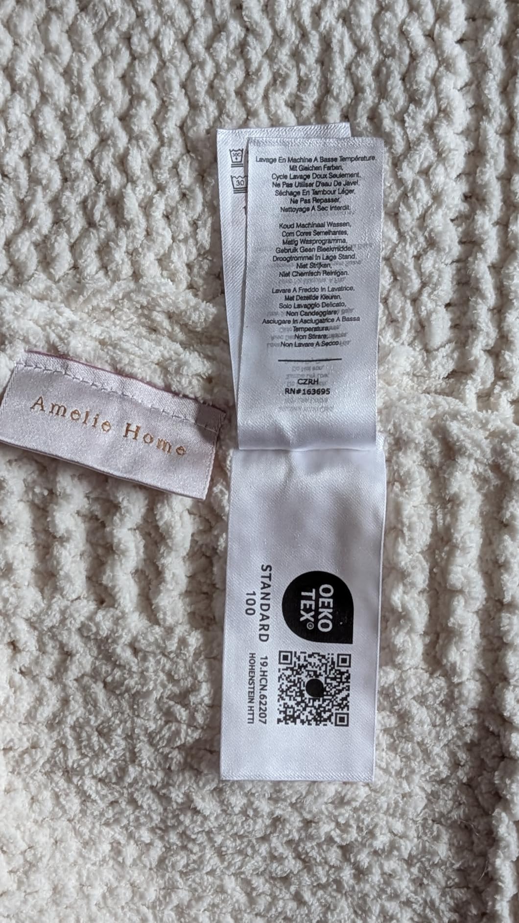 Amélie Home Knit Throw Blanket, Soft Chenille Cozy Breathable Chevron Chunky Decorative Blanket for Couch, Bed & Sofa, French-Inspired Lightweight Warm Gift for Women, Ivory, 50