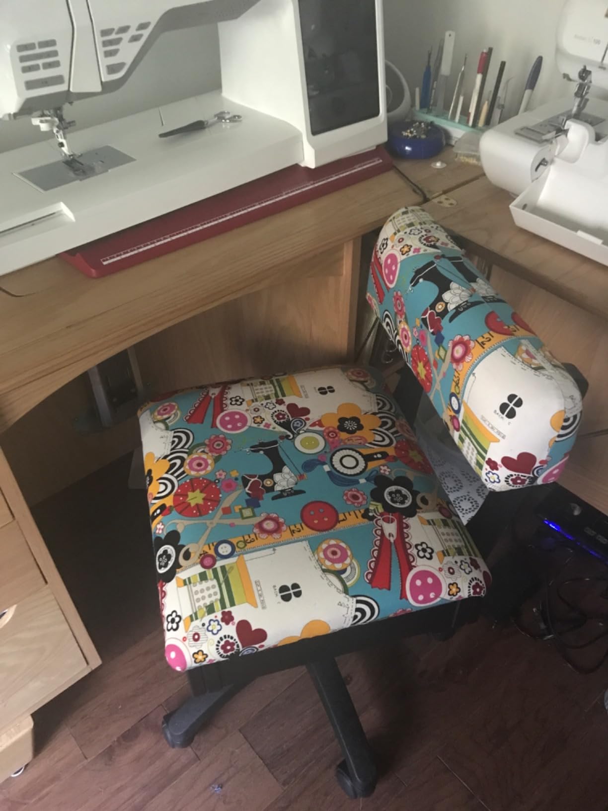 Arrow Sewing HCAT Adjustable Height Hydraulic Sewing and Craft Chair with Under Seat Storage and Printed Fabric, Black Cat Fabric customer photo 1