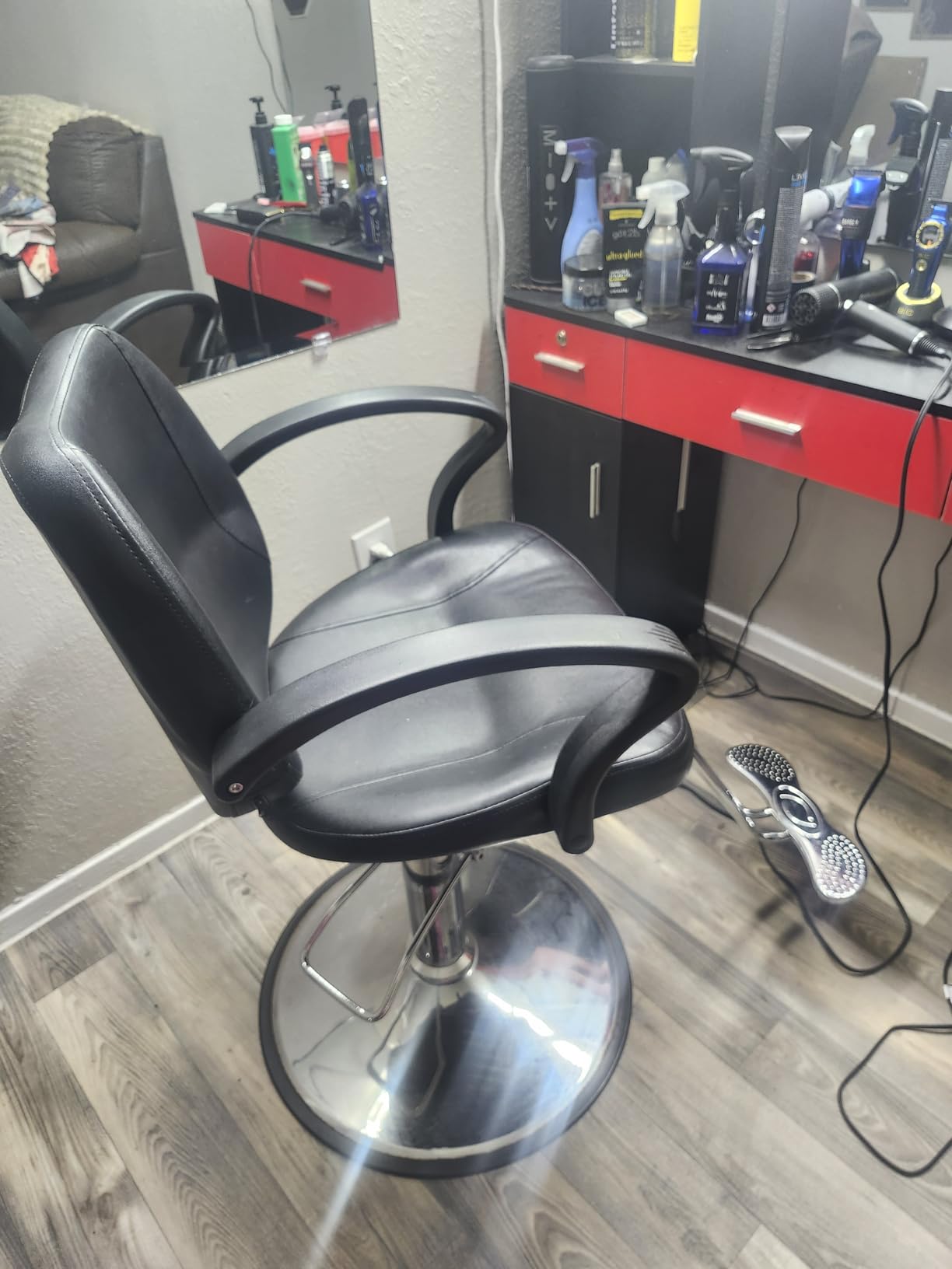 Winado Beauty Salon Barber Chair for Men and Women Hair Stylists, Black customer photo 1