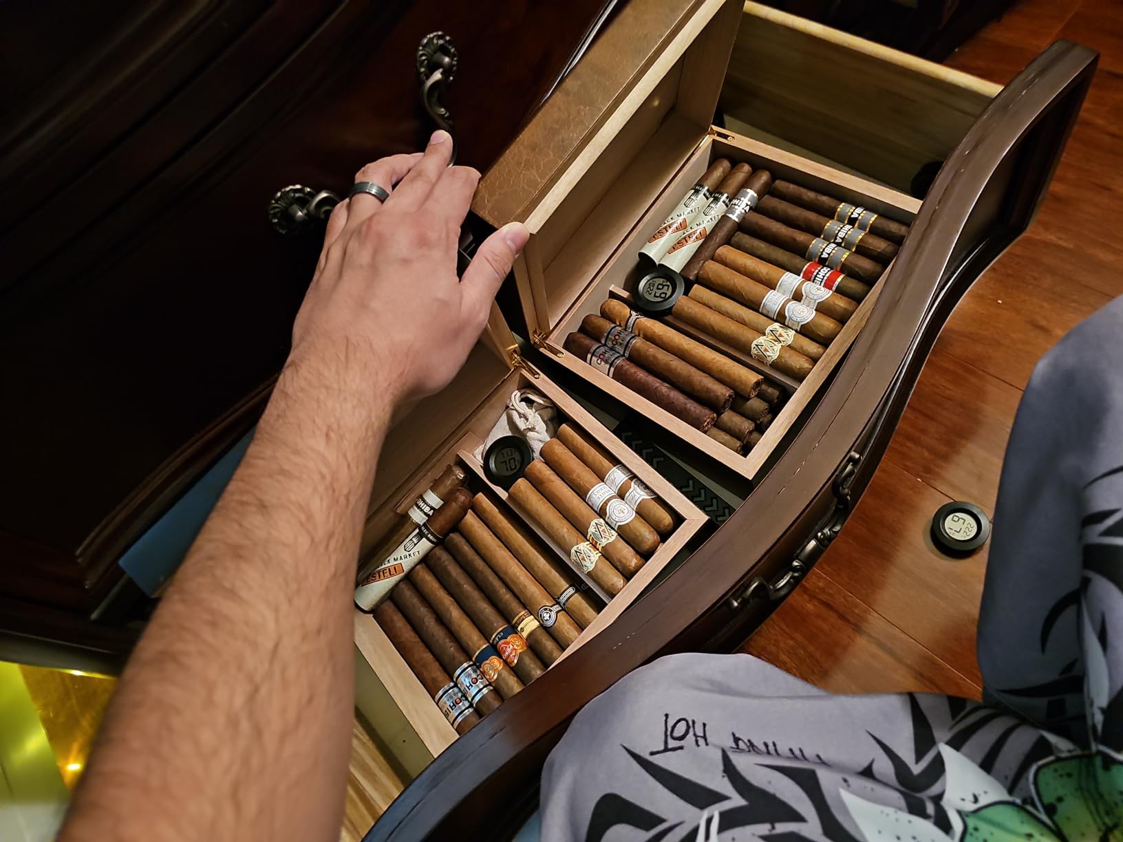 TISFA Cigar Humidor, Glass Top Cigar Box with Hygrometer Humidifier Divider customer photo 1