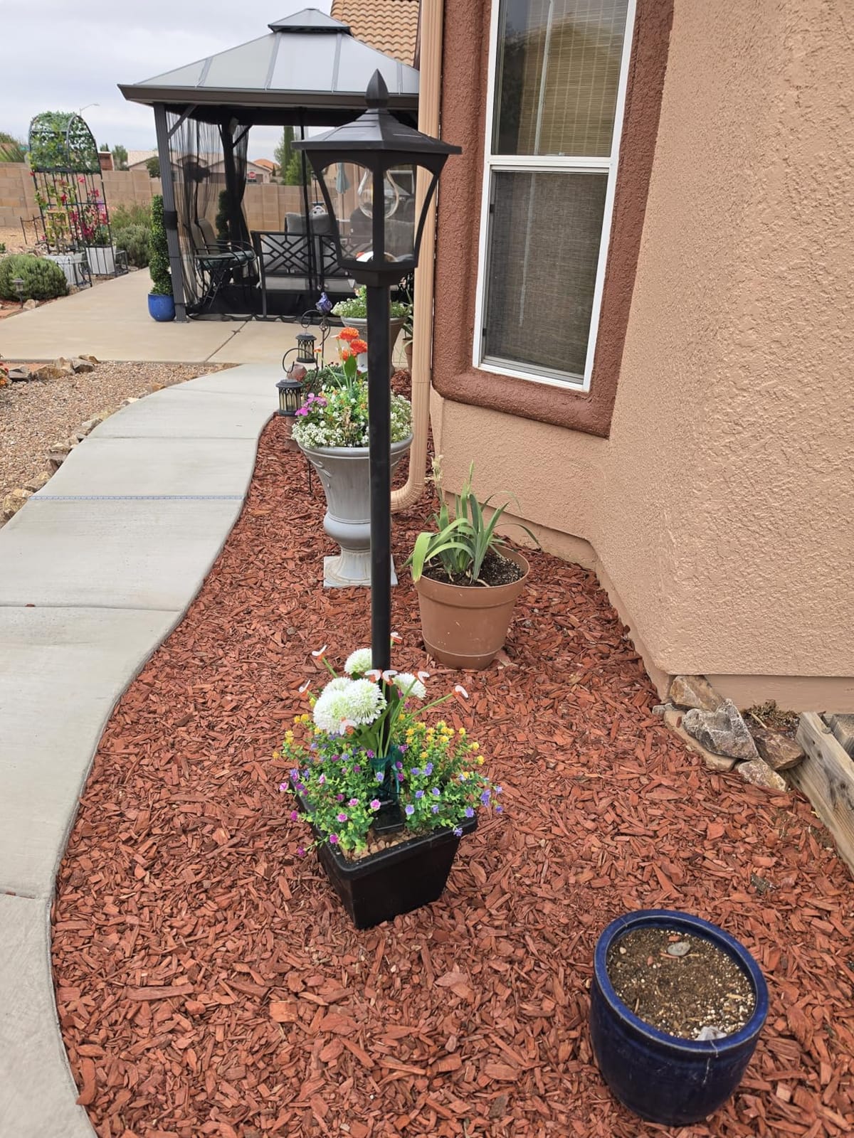 ILANCK 64 Inch Solar Lamp Post Light with Planter, 60 High Lumens Street Light, Solar Post Lights Waterproof for Garden, Pathway, Lawn, Driveway, Front Back Door Outdoor Pole Lamp(Warm) customer photo 1