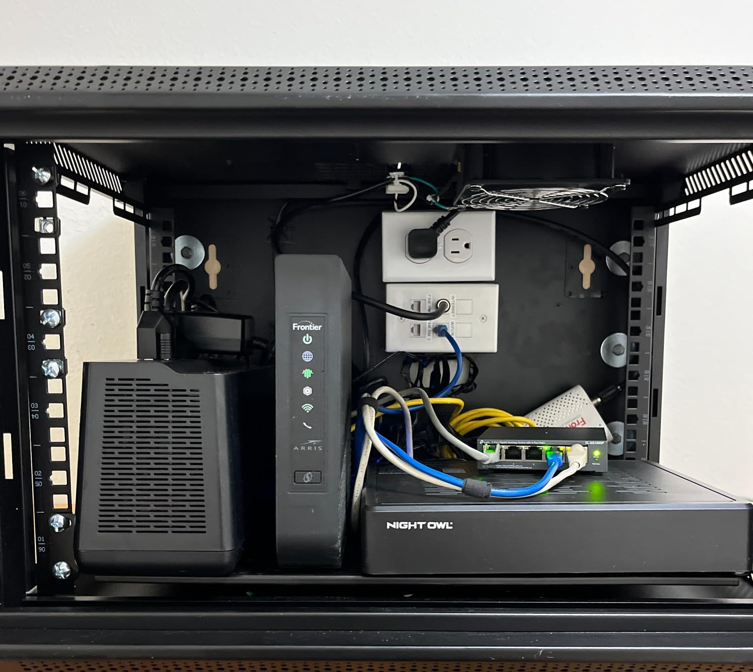 Tecmojo 6U Wall Mount Server Cabinet IT Network Rack Enclosure Lockable Door and Side Panels Black, Cooling Fan, Standard Glass Door, 450mm Depth, for 19” IT Equipment, A/V Devices customer photo 1