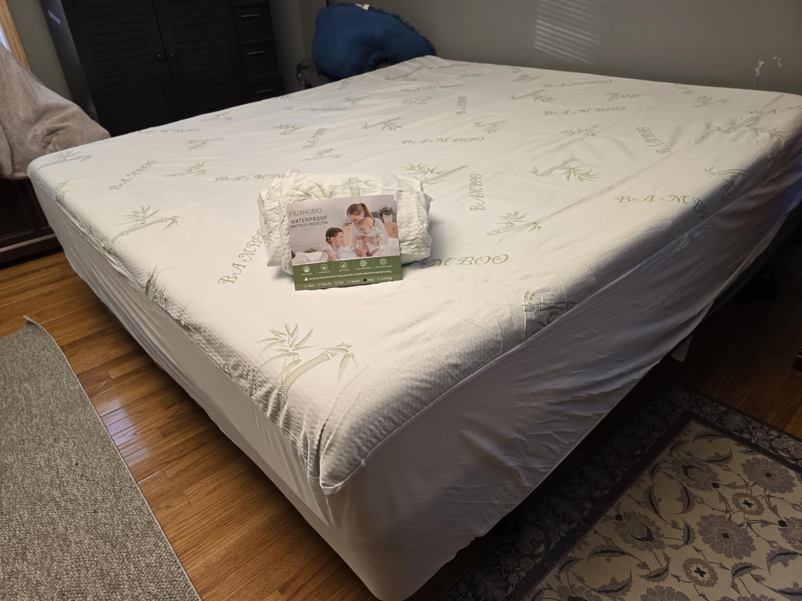 MUXHOMO Premium 100% Waterproof Queen Size Mattress Protector, Breathable Mattress Cover Queen Size Bed, Cooling 3D Air Fabric Bed Pad Cover, Deep Pocket 8