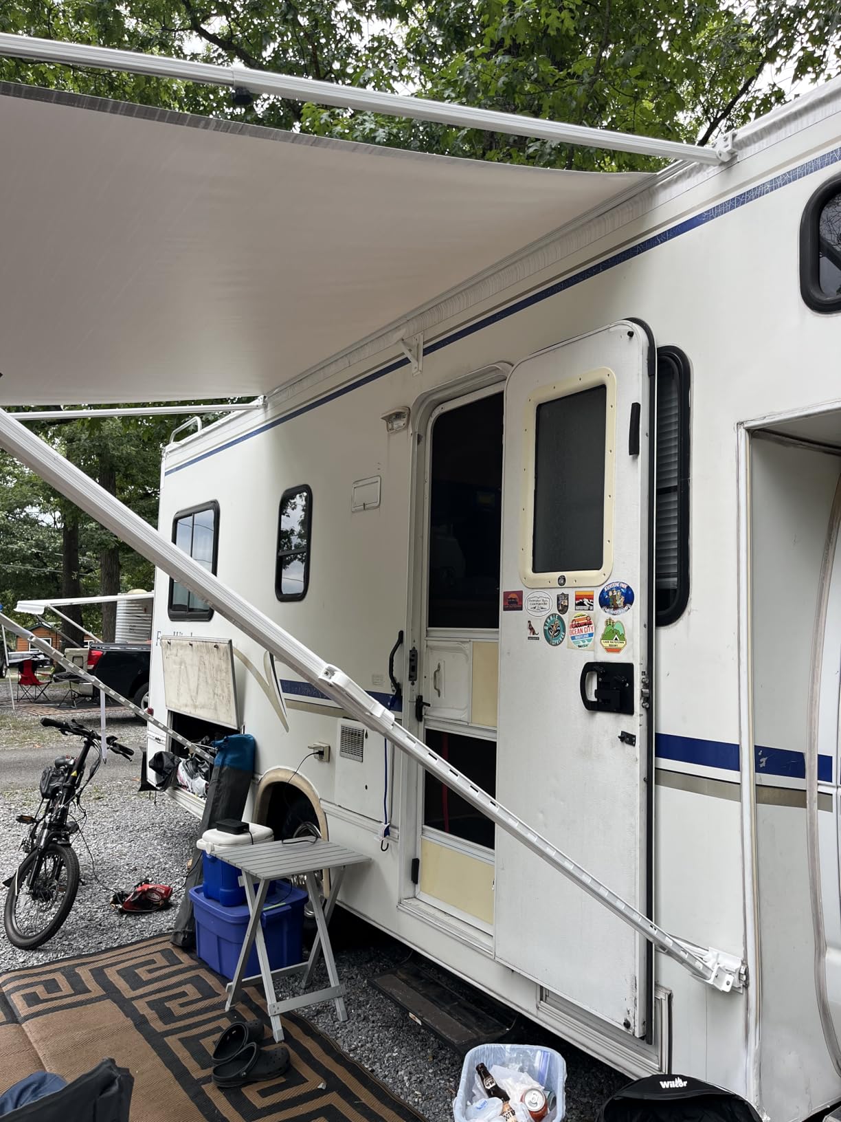 YESCAMP Manual RV Awning Complete Kit Retractable Camper Awning for RV or Trailers RV Roll Out Awning for Camper or 5th Wheel,Travel Trailers,Toy Haulers,Motohome(16Ft,White Frame,Grey Fade) customer photo 2