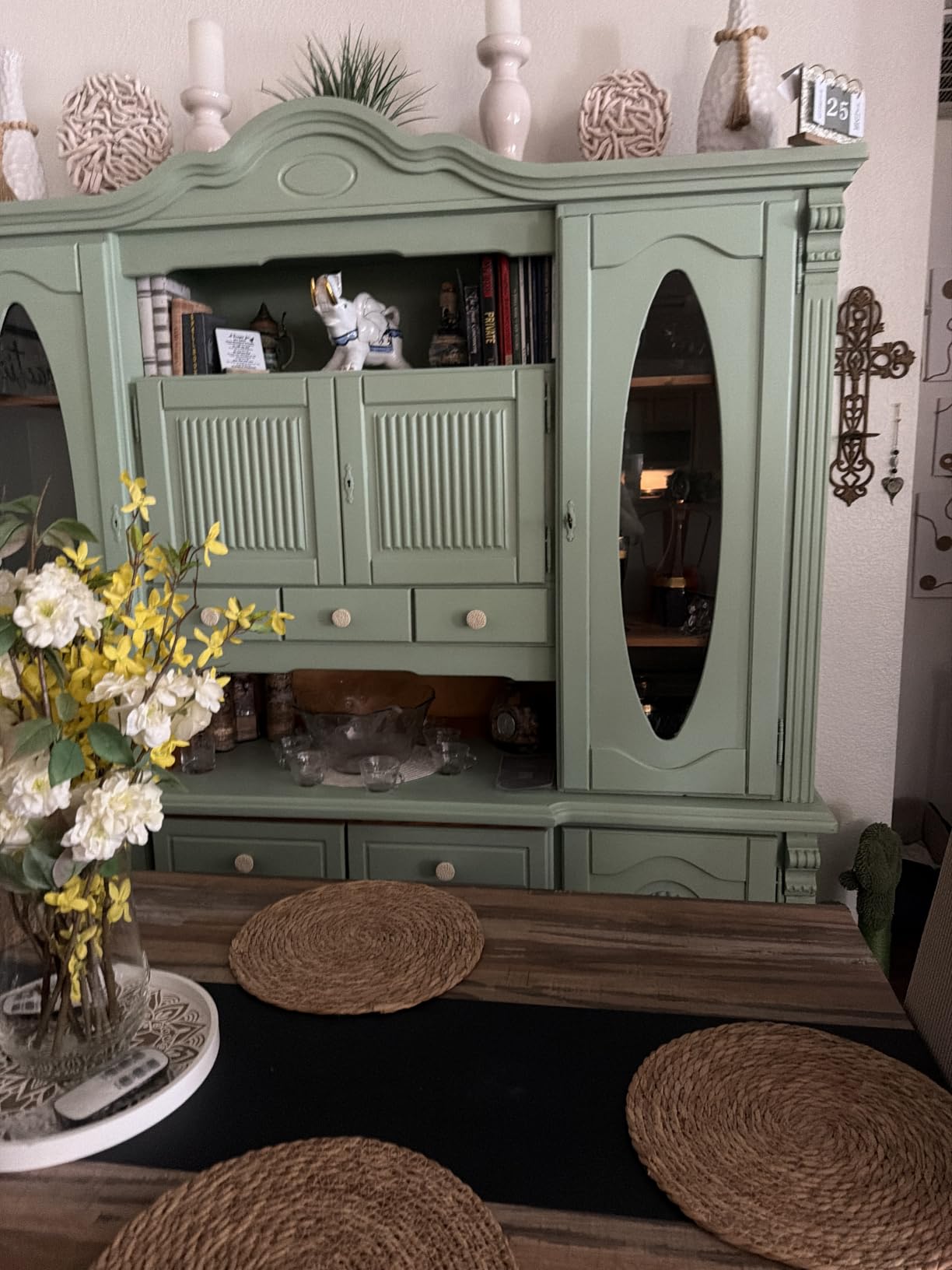 DWIL Matte Finish Furniture Paint - 32 Oz Wood Paint for Cabinets, Doors, Tables, and Dressers Refinishing - Water-Based, Non-Toxic & Odorless, Easy to Apply(White)-With Tools customer photo 1