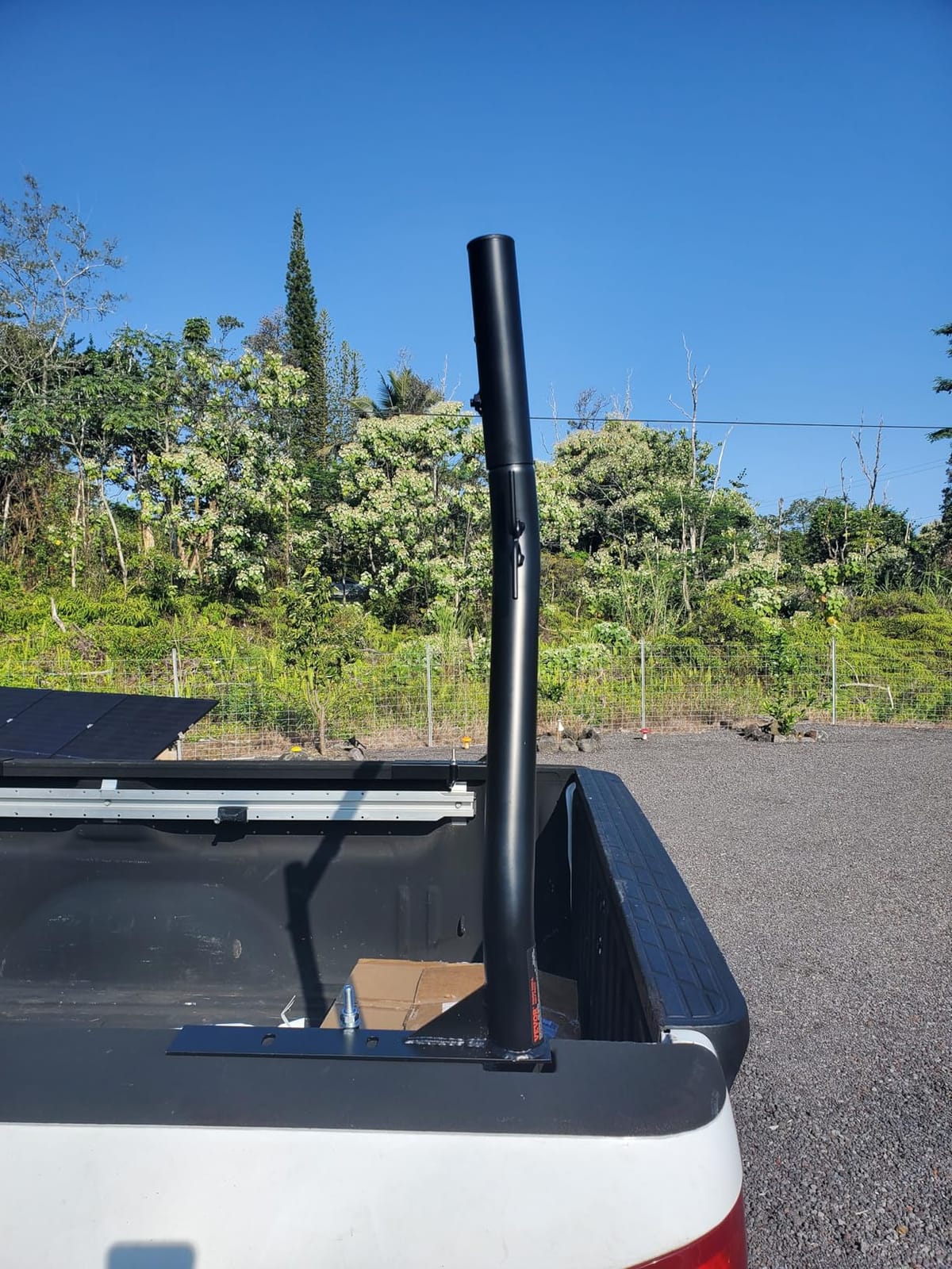 VEVOR Extendable Steel Truck Ladder Rack - 800 lbs Capacity, 46-71 inch, Non-Drilling for Kayak, Surfboard, Lumber, Ladder | 800 lbs Capacity, Steel, Non-Drilling J-bolts, Heavy Duty Truck Bed Rack, For Kayak, Surfboard, Lumber, Ladder customer photo 1