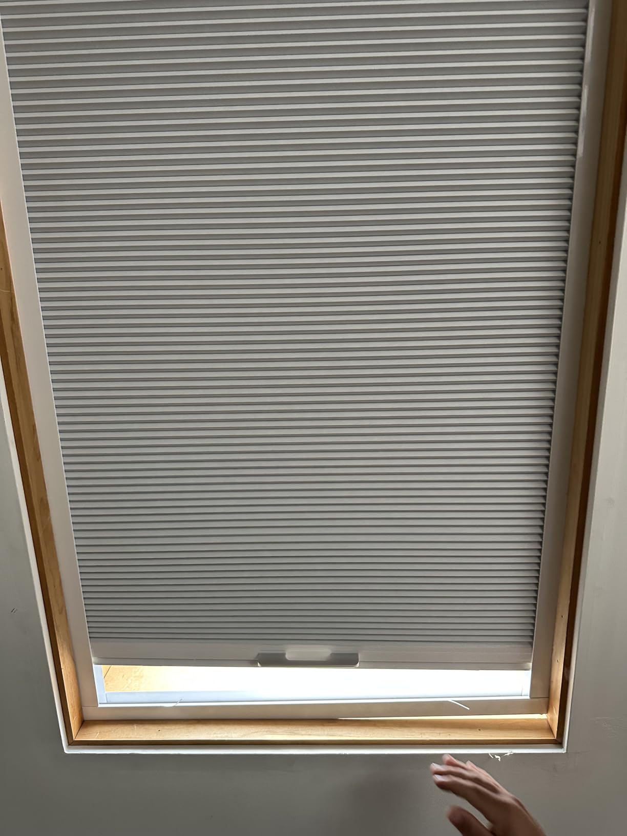 Blackout Skylight Window Blinds, Skylight Shades Cordless Cellular Shades Room Darkening Honeycomb Blinds for Roof Inclined Plane Room Windows - Custom Size (White) customer photo 2