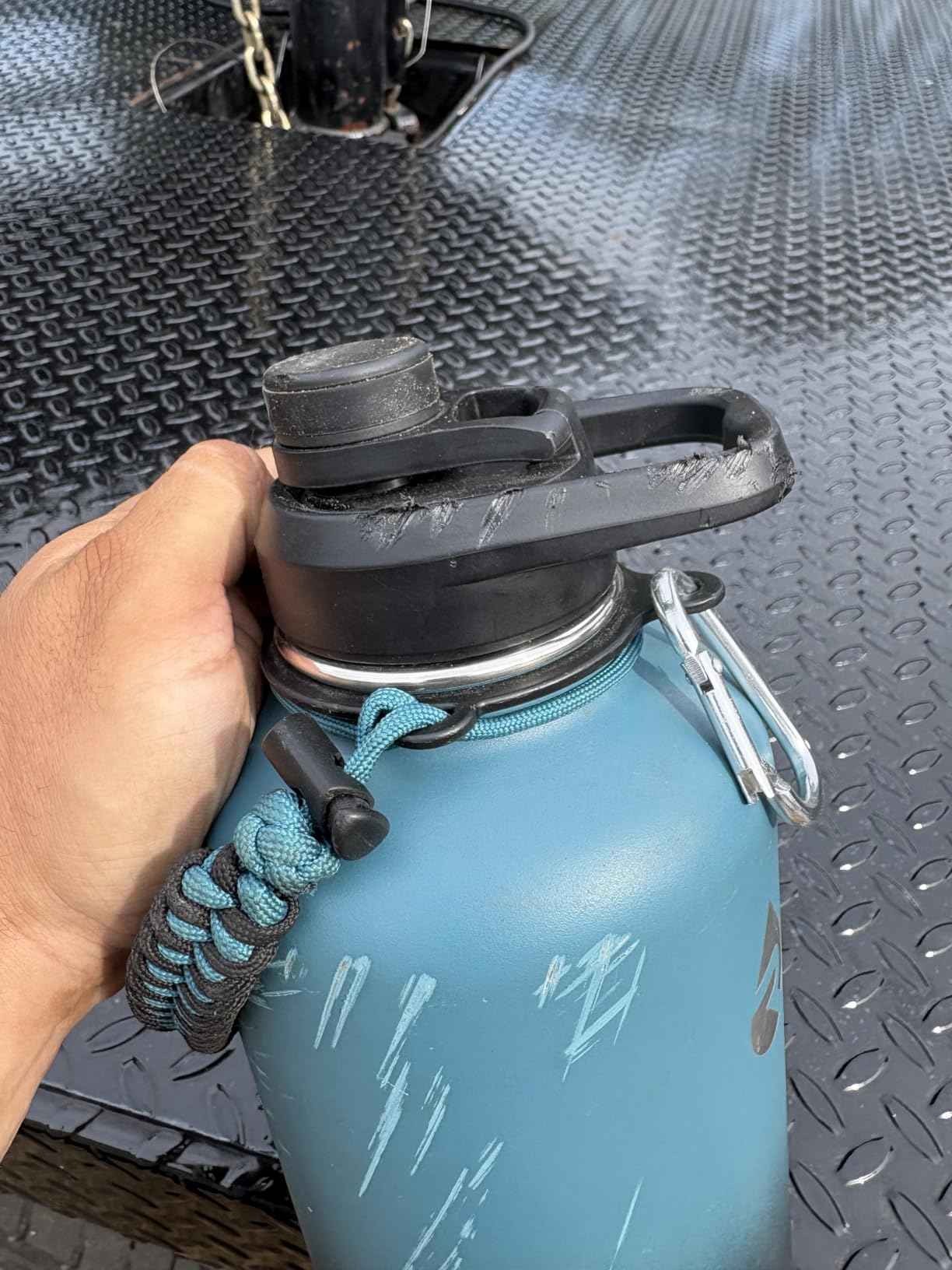 RAYMYLO Insulated Water Bottle 64 oz, Triple Wall Vacuum Stainless Steel customer photo 2