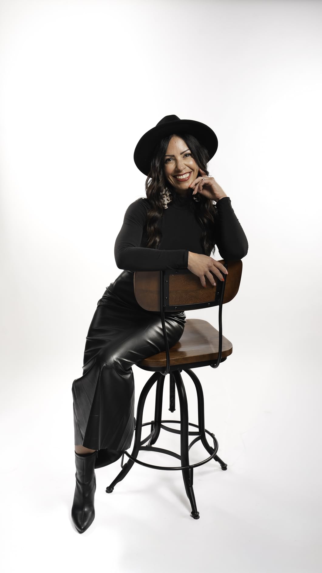 Kate Seamless Paper Backdrop Black Seamless Backdrop Paper Rolls (53''x16.4' Jet) customer photo 2