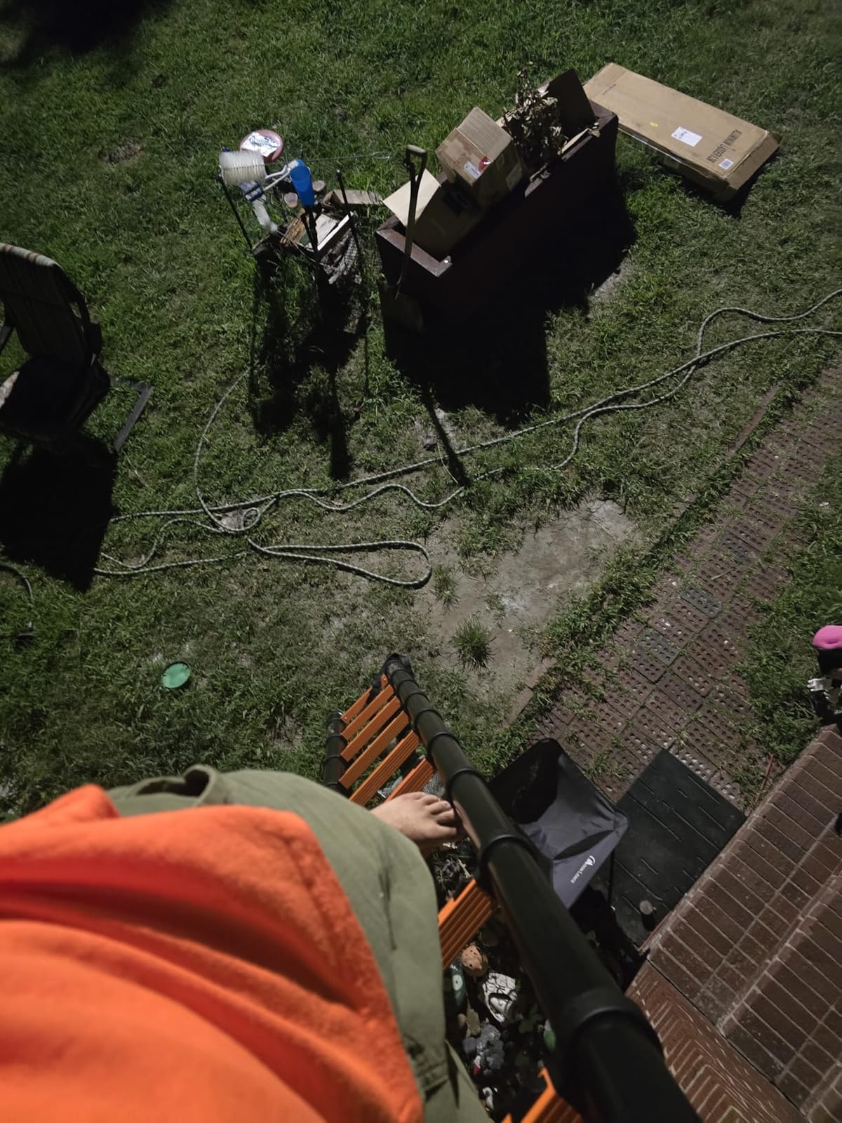 SINMEIRUN Telescoping Ladder, 16.5 FT, 330 lbs Capacity; Orange customer photo 1