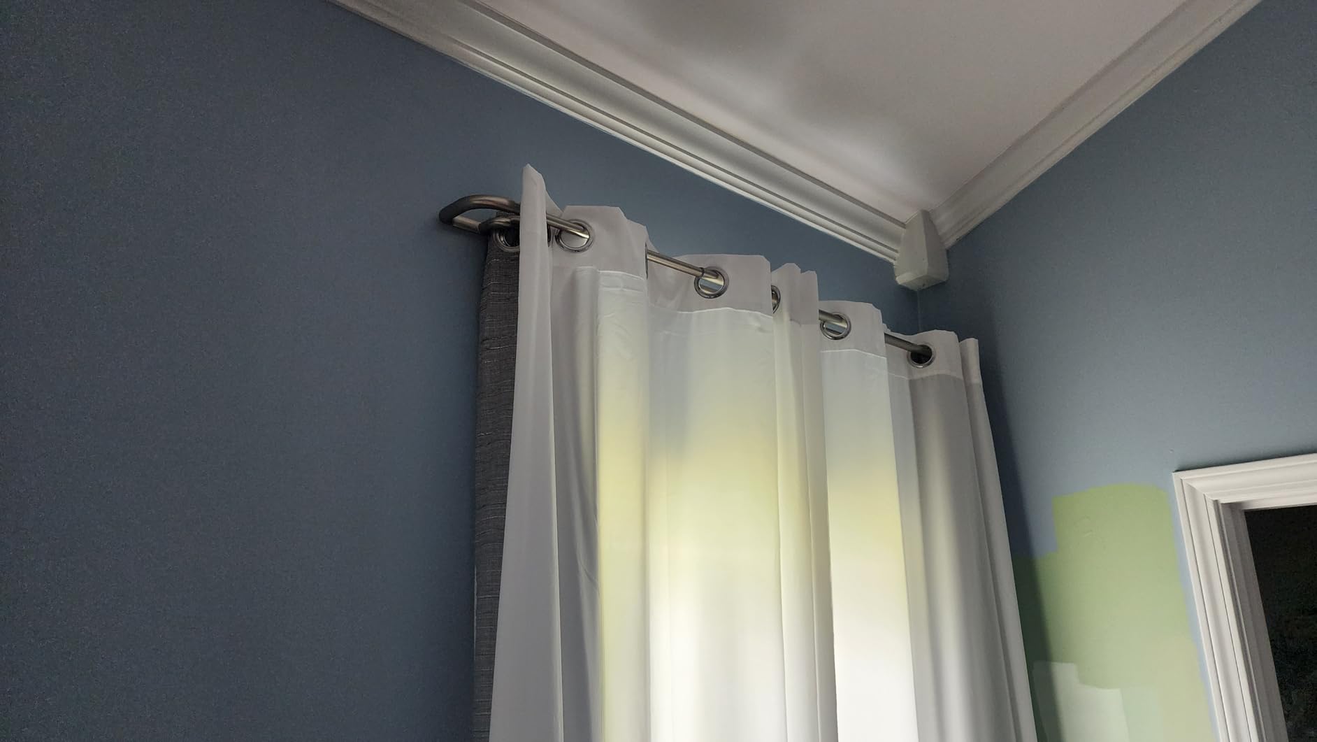 Umbra Twilight Double Curtain Rod, Wrap Around, 30 to 84 Inches, Black customer photo 1