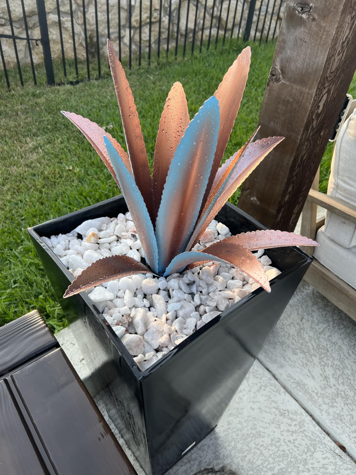TOMBABY Enlarge Thickened Wind Resistant Metal Agave Garden Art Metal Plant Country Garden Sculpture Statue Outdoor Decoration Agave Metal Plant Courtyard Lawn Ornament Gift (2, 12 Leaves red) customer photo 2