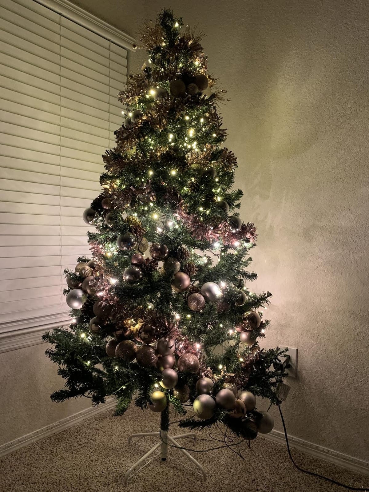 CCINEE Metal Christmas Tree Stand, Universal Folding Xmas Tree Stand 15.7 Inch Replacement Tree Stand Base for 3 Ft to 6 Ft Christmas Artificial Trees Fake Tree, Green customer photo 1