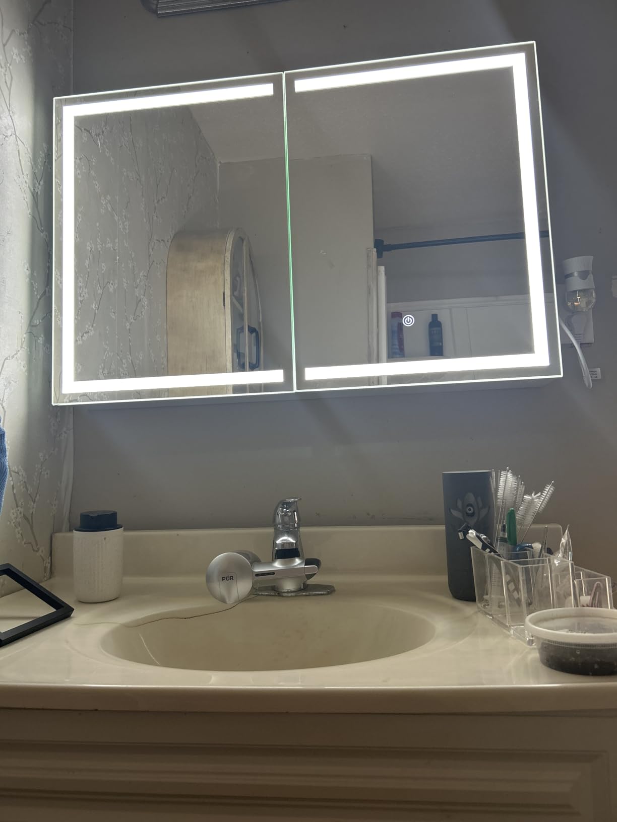 Hasuit Lighted Medicine Cabinet with Mirror, Wall Mounted Bathroom Mirror with Storage, 2 Doors Bathroom Wall Cabinet with LED Lights, 31.5'' x 23.6'' customer photo 1