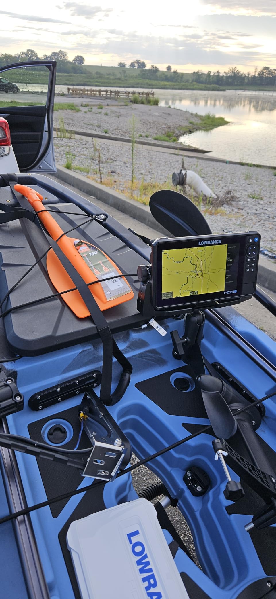 Lowrance HDS PRO Fishfinder/Chartplotter with Smartphone Integration and Preloaded C-MAP U.S. & Canada Charts customer photo 1