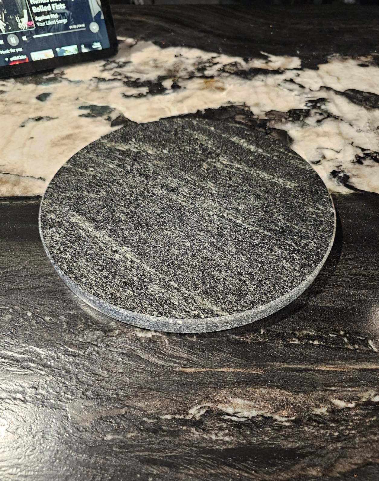 Koville Brazilian Quartzite Round Cutting Board for Kitchen, 11inch Round Hand Crafted Stone Slab for Cheese, Charcuterie, Pastry Board - Wedding Gift, House Warming Gift(Maldivi) customer photo 2