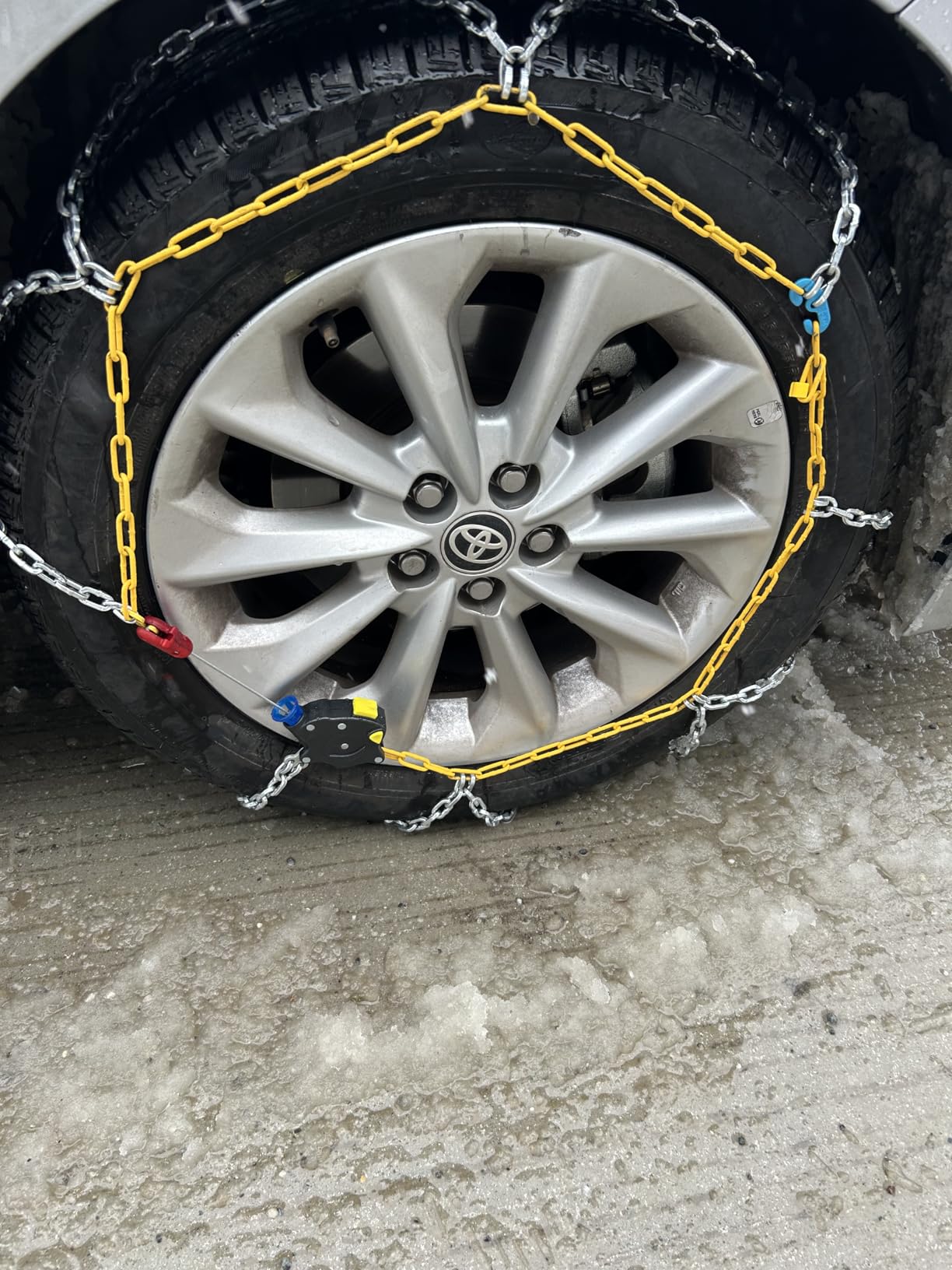 Snow-Chains Auto Fixing 1 Min Quick Fit Easy Installation Tire-Chains, Portable Reusable Universal Emergency Tire Traction Chain for Passenger Car, Pickup Trucks and SUV - Set of 2 customer photo 1