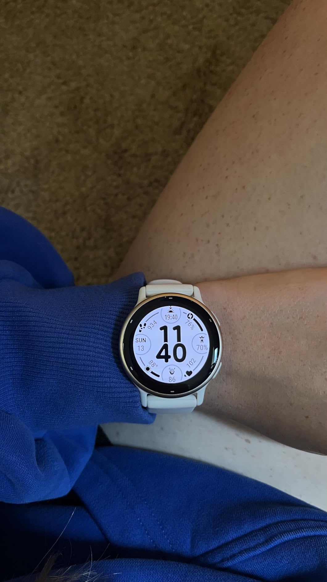 Garmin vívoactive® 5, Health & Fitness GPS Smartwatch, 42mm, Ivory customer photo 1
