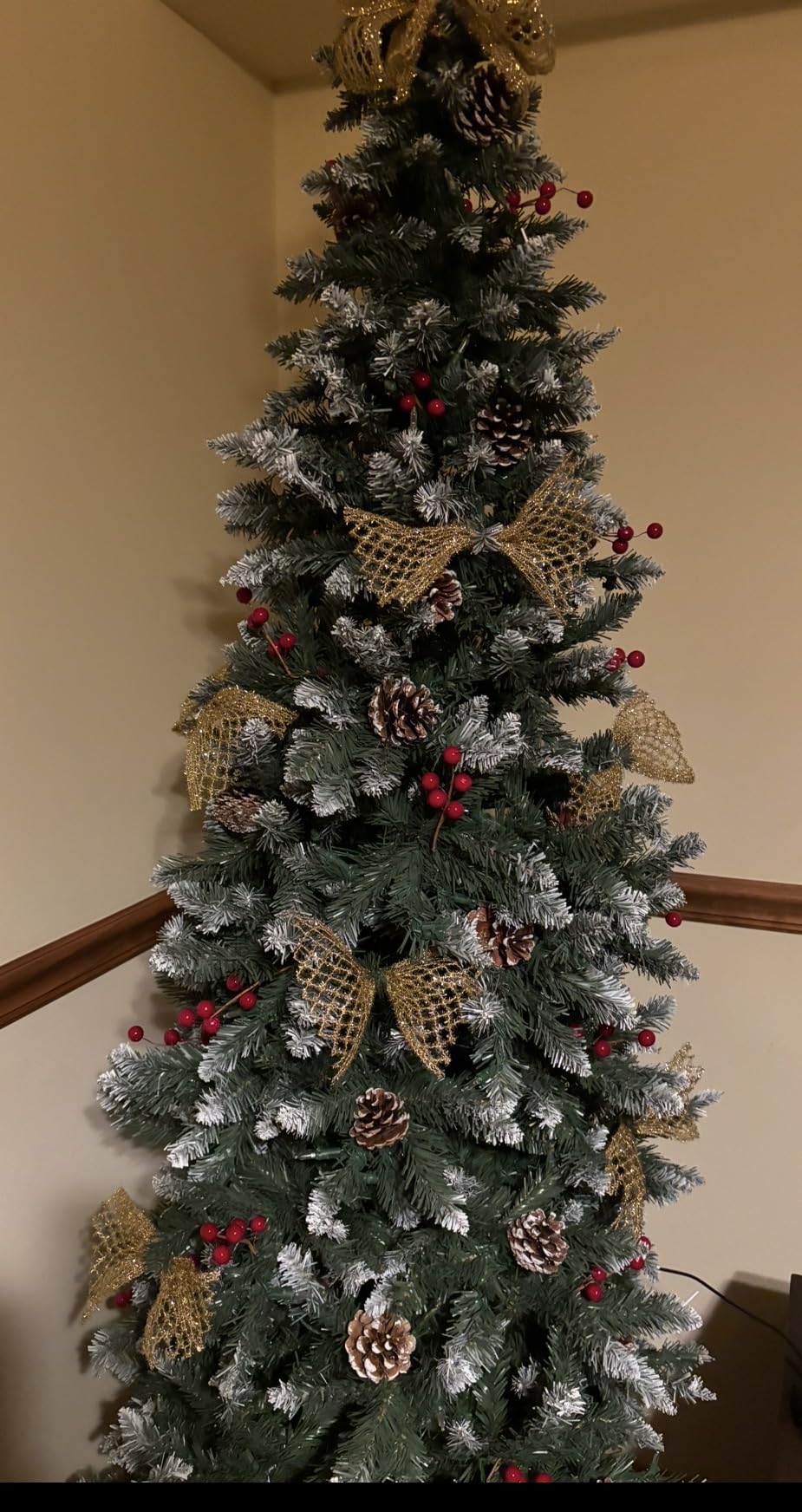 HAPPYGRILL 5 FT Fiber Optic Artificial Christmas Tree, Pre-lit Pencil Christmas Tree with 361 Branch Tips, Foldable Metal Stand, Fake Xmas Tree for Home Office Holiday Party Decoration customer photo 1