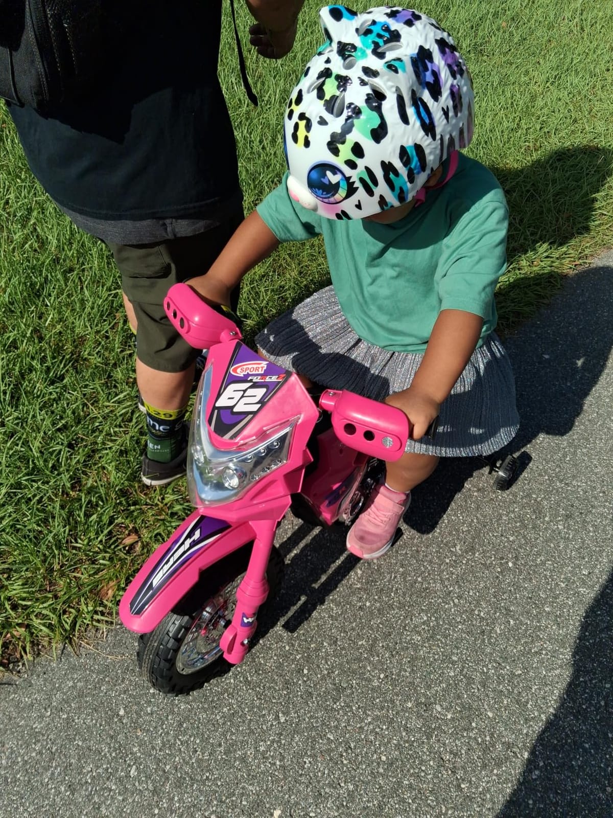 Best Choice Products Kids 6V Ride On Motorcycle w/Treaded Tires, Working Headlights, 2mph Top Speed, Training Wheels, Realistic Sounds, Music, Battery Charger - Blue customer photo 2