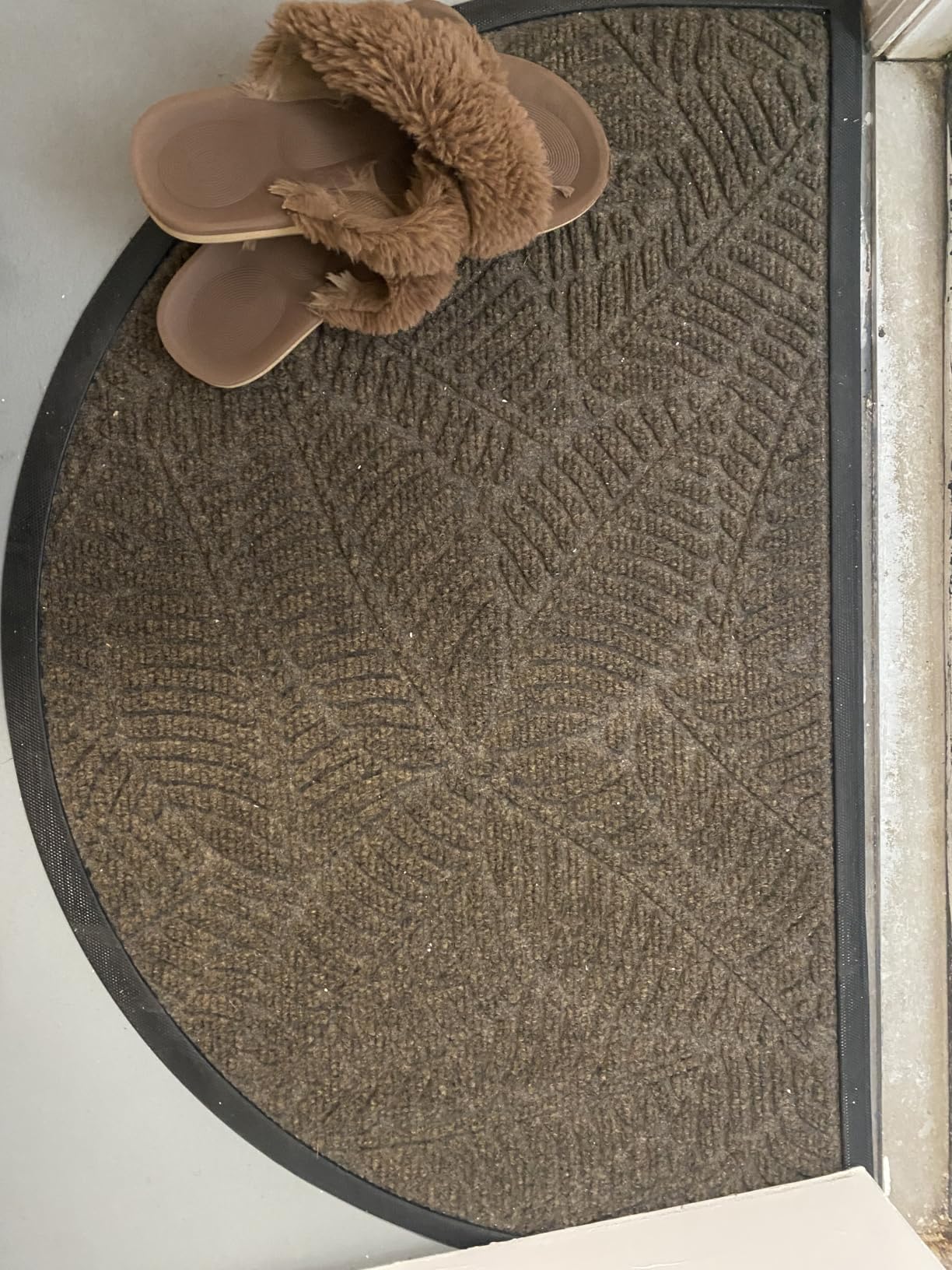 Colorxy Waterproof Front Doormat, Sturdy Natural Rubber Door Mat, 29.5x17 customer photo 1