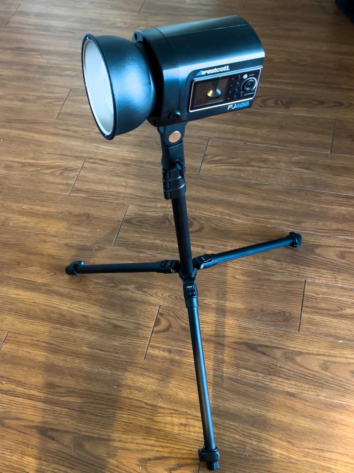Ulanzi TT43 Extendable Photography Light Stand, Adjustable 6.23ft Aluminum Tripod, Reversible Portable Studio Lighting Tripod for Continute Output Lighting/Strobe Light/Webcams/Cameras/Softbox customer photo 2