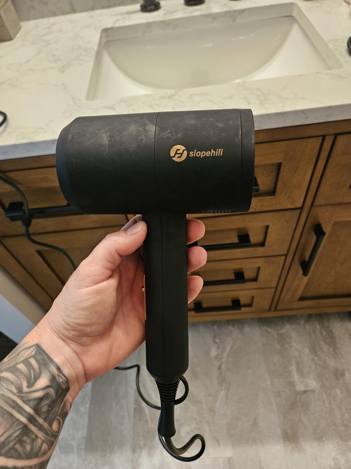 Slopehill Professional Ionic Hair Dryer, Powerful 1800W Fast Drying Low Noise Blow Dryer with 2 Concentrator Nozzle 1 Diffuser Attachments for Home Salon Travel (Matte Blue) customer photo 1