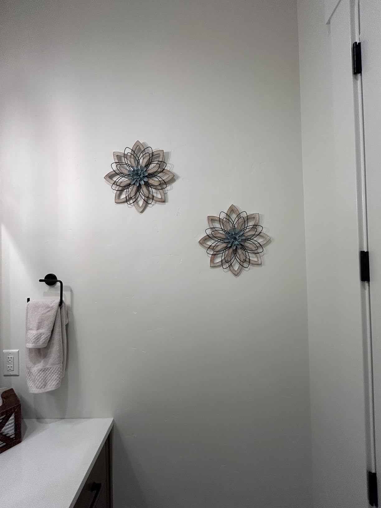 Remenna Whitewash Flowers Wood Wall Decor, Metal Rustic Wall Art Farmhouse Wall Decorations Multiple Floral Hanging Decor for Bathroom Living Room Home Office Garden Kitchen customer photo 2