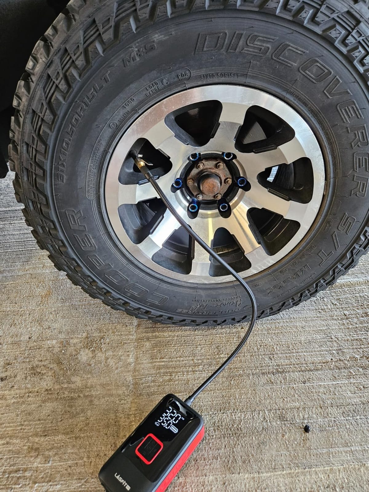 LASFIT TK1 Tire Inflator Portable Air Compressor, Cordless Tire Air Pump for Pickup Truck, SUVs, Heavy-Duty Car Air Pump with Larger 12000mAh Battery, 150PSI Digital Pressure Gauge, Smart Auto Stop customer photo 2
