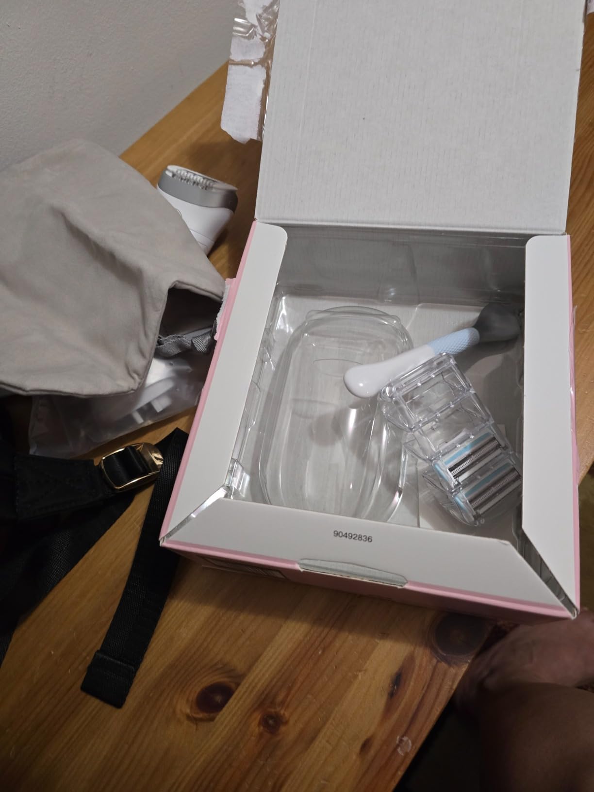 Braun Silk-épil 7 Epilator, Wet and Dry, Wide Head, Includes Venus Intimate Razor, Shaver Head and Trimmer Comb, SE7-141 customer photo 2